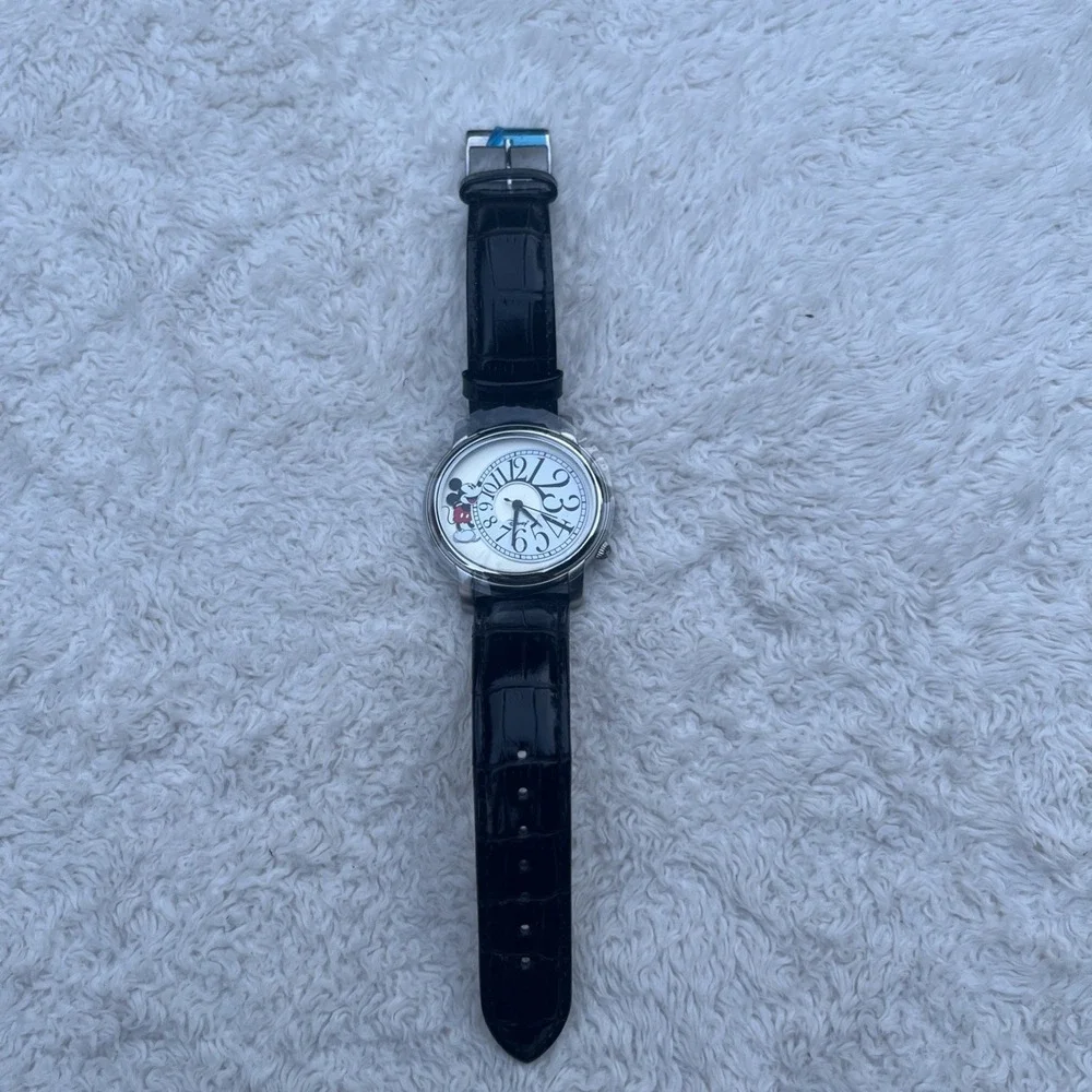 RARE Limited Edition Disney Mickey Mouse 2006 Shareholders Watch with Wood Case